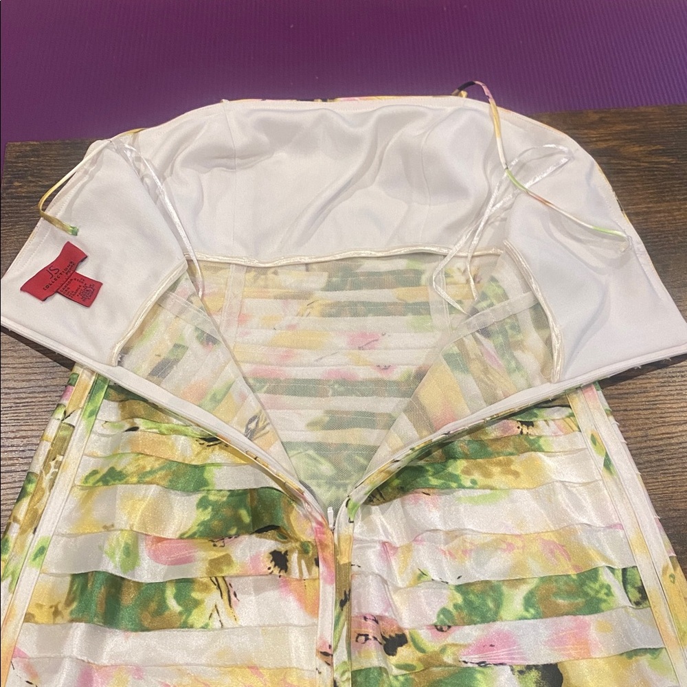 Beautiful floral silk Dress with wrap - Picture 11 of 14